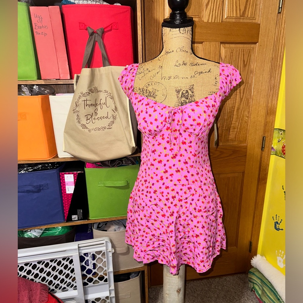 WILD FABLE💕💗🌸NWT CAPPED SLEEVED DRESS - Picture 5 of 9